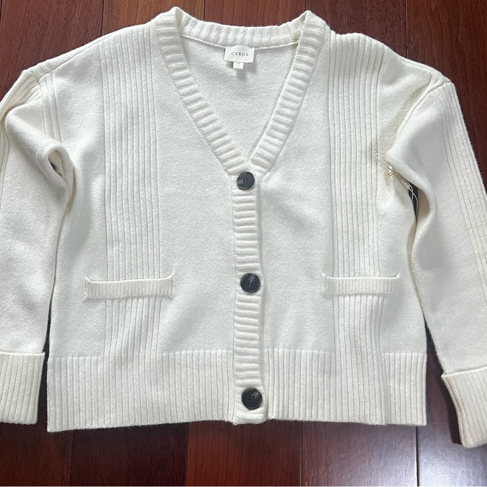 Cyrus 3 Buttoned Cozy Cream Sweater Size Medium NWT